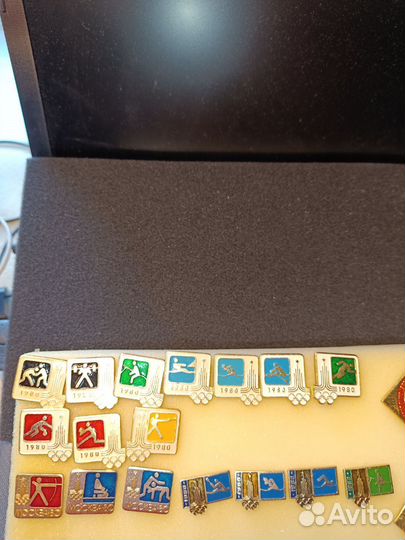 Значки из серии 