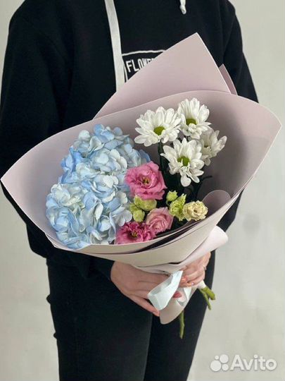 Букет цветов с гортензией