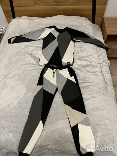 Спортивный костюм дизайнерский