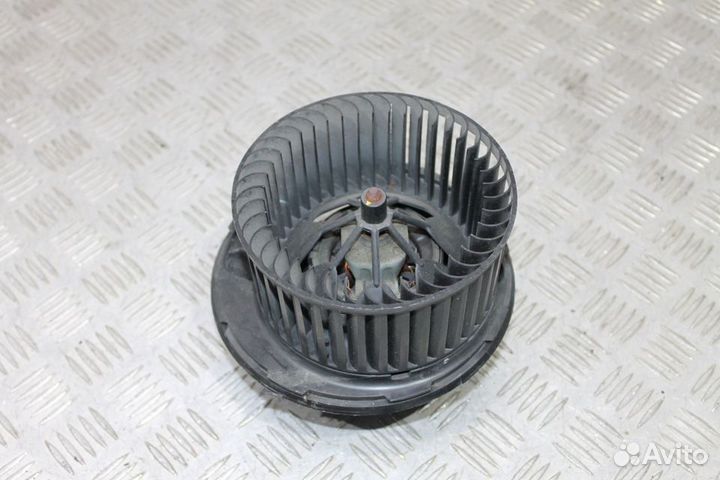 Моторчик печки Volkswagen Passat B6 Jetta Golf 6