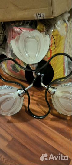 Трех рожковая винтажная люстра