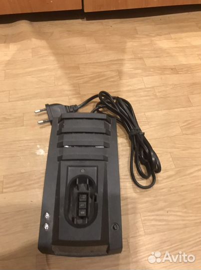 Зарядное устройство для шуруповерта Интерскол