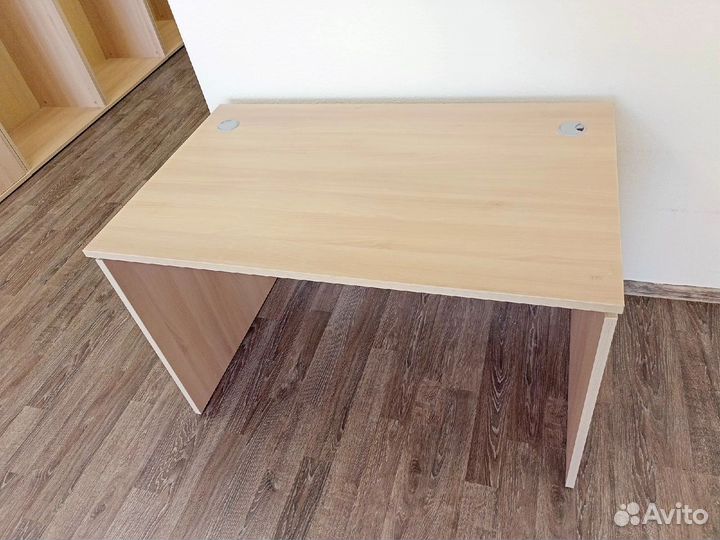 Продаётся офисный стол.Состояние нового. Доставка