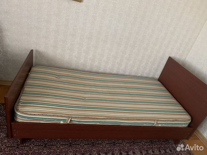 Кровать