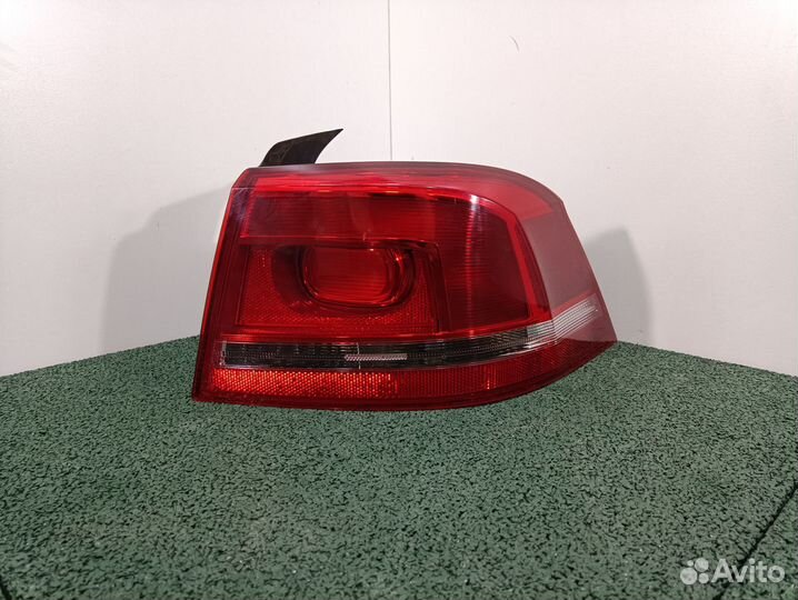 Фонарь задний наружный правый VW Passat B7