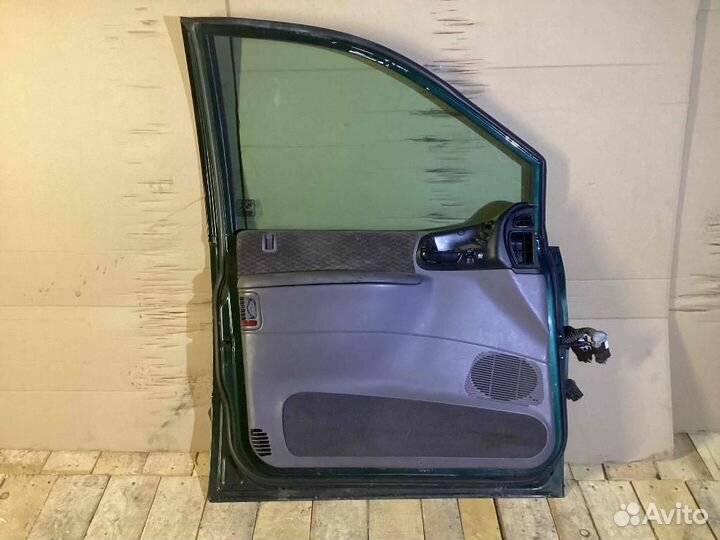 Дверь передняя левая Chrysler Voyager