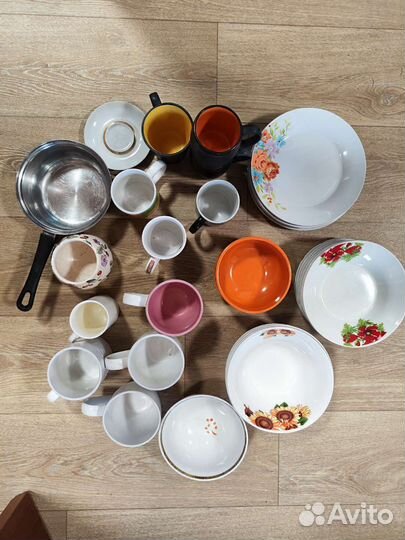 Посуда, чашки, тарелки, кухонные принадлежности