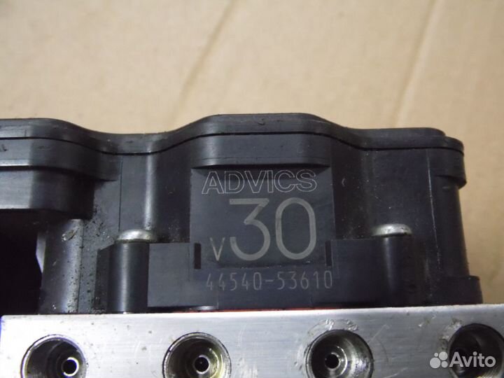 Блок абс в сборе lexus IS 200T