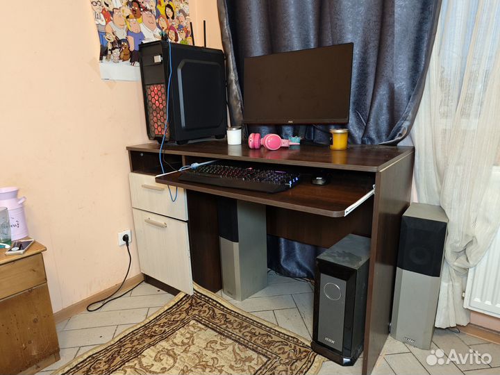 Компьютерный стол