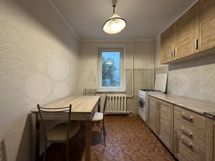 2-к. квартира, 50 м², 3/9 эт.