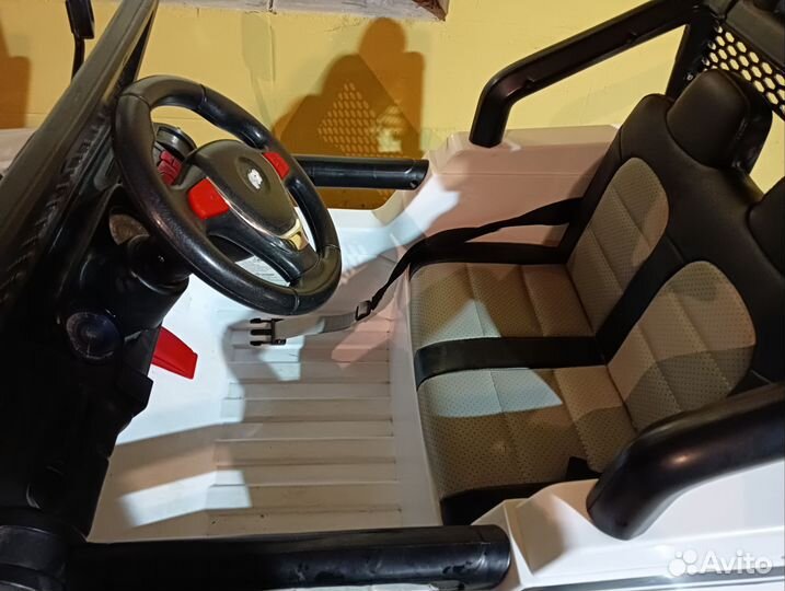 Детский электромобиль двухместный бу