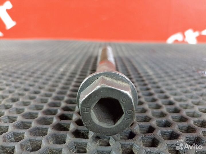 Болт постели коленвала