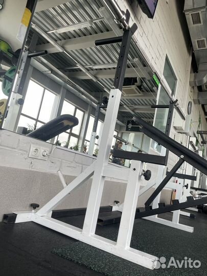 Скамья для жима со стойками и грифом бу