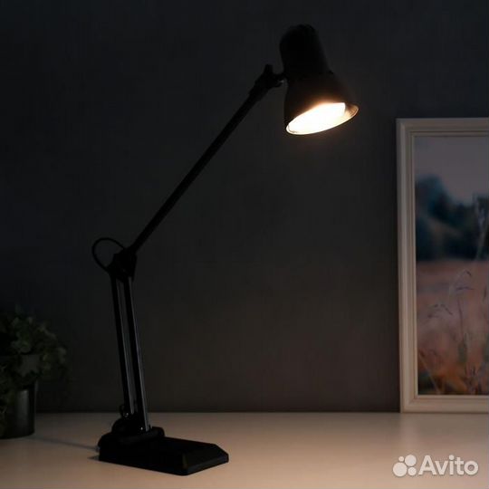 Светильник настольный на подставке ' Надежда+ ' Че