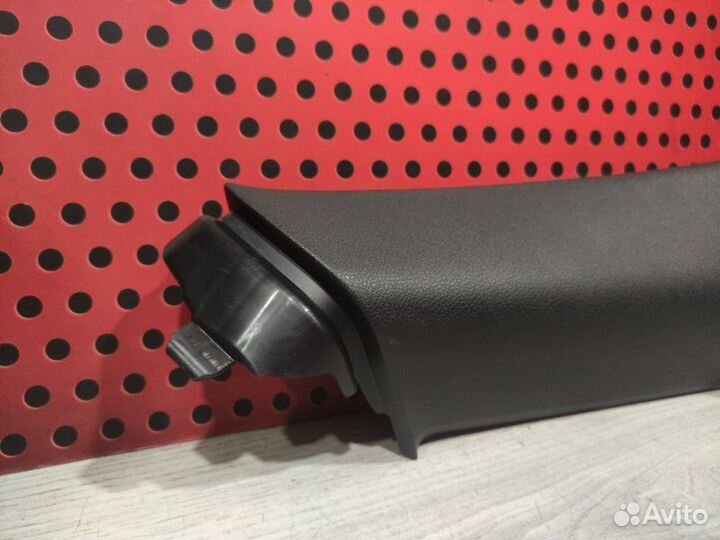 Обшивка стойки задней левой Porsche Macan 95B DLZ