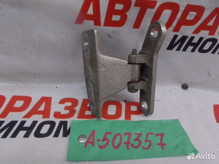 Петля двери передней правой верхняя для Iran Khodr