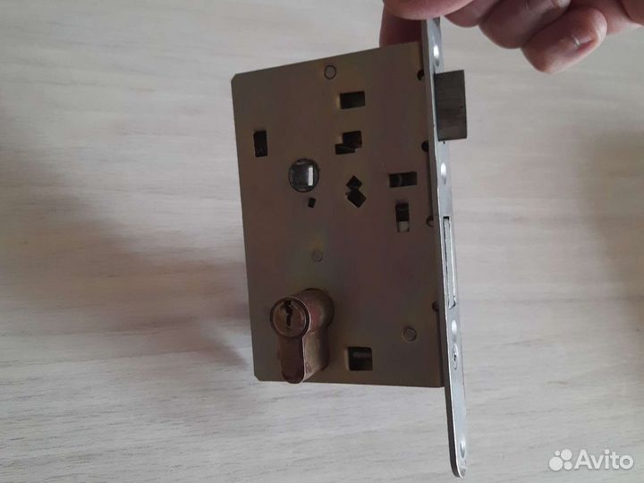 Замки дверные врезные