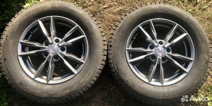 R16 Pirelli Ice Zero FR 215/65, PCD 5x114.3 DIA 67.1