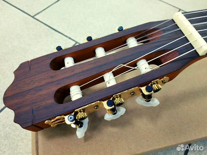 Гитара классическая массив кедра