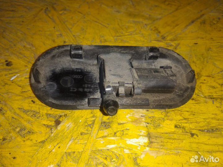 Форсунка омывателя Audi A6 C6 caha 2010