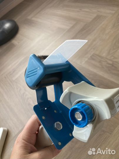 Диспенсер для скотча