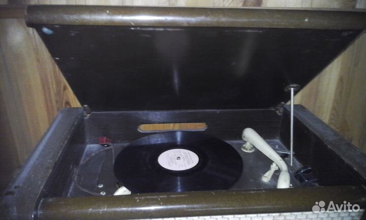 Приемник-проигрыватель ламповый