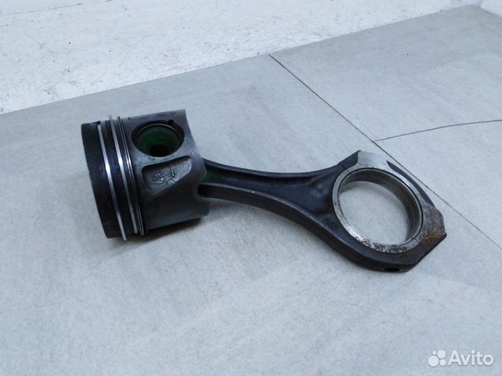 Поршень с шатуном Мерседес