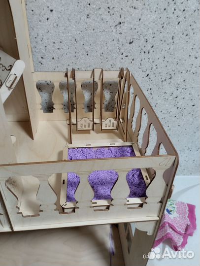 Большой кукольный домик с мебелью