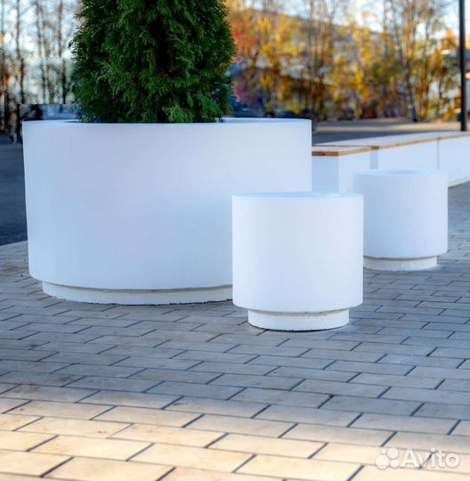 Парковые бетонные вазоны, скамьи