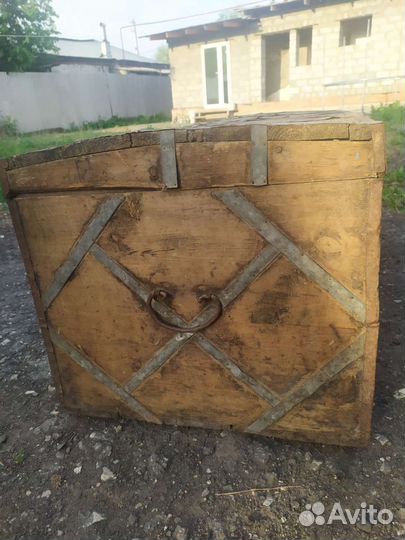 Сундук деревянный
