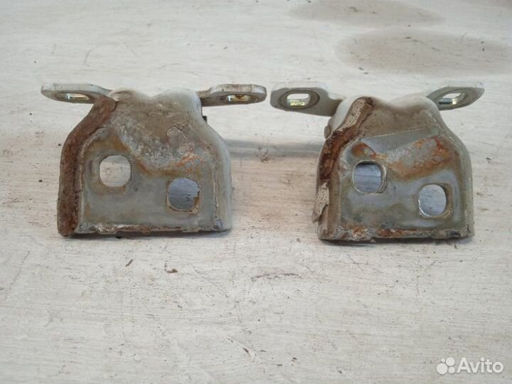 Петля двери задняя правая Renault Logan 1 2012