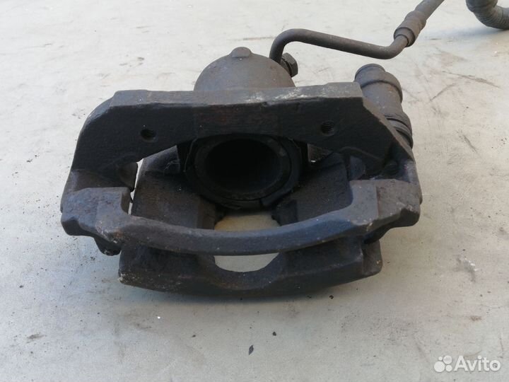 Суппорт тормозной передний правый для Ford Escort