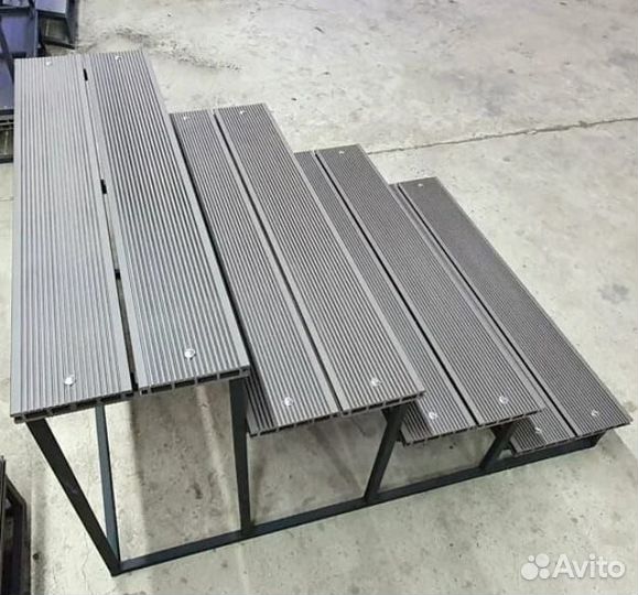 Уличное крыльцо