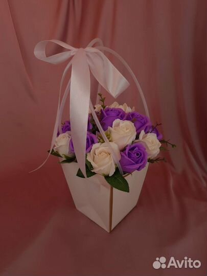 Букет в сумочке из мыльных цветов