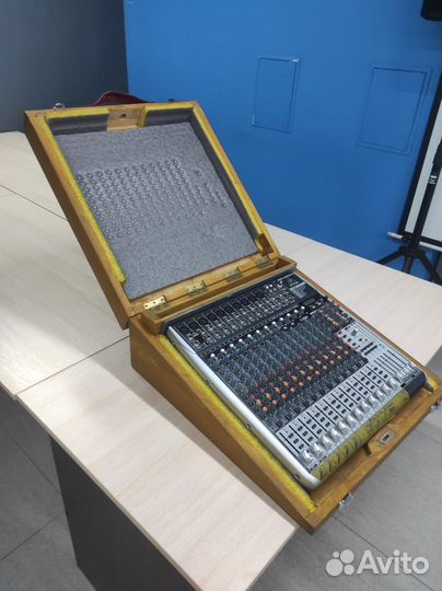 Микшерный пульт Behringer QX2442USB + жесткий кейс