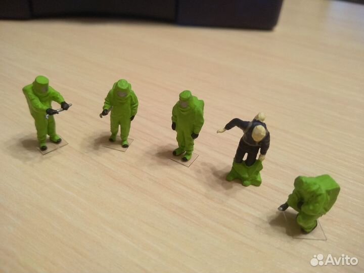 Продам фигурки людей для миниатюры