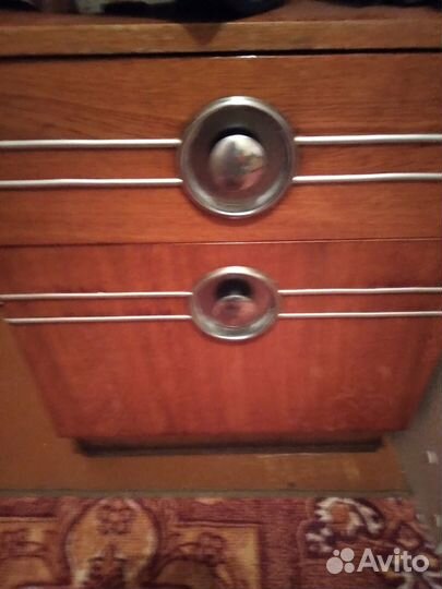 Тумбочка прикроватная