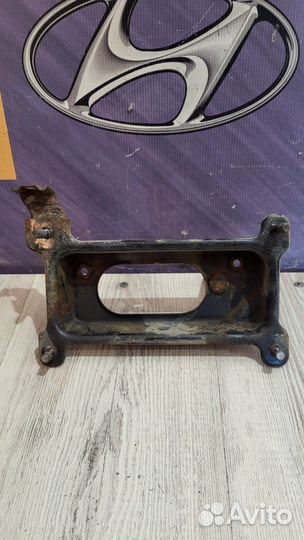 Кронштейн крепление усилителя бампера Hyundai IX35