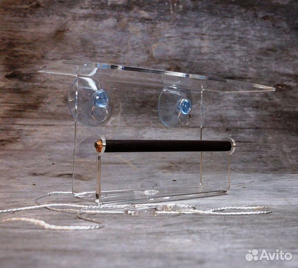 Кормушка для птиц на окно