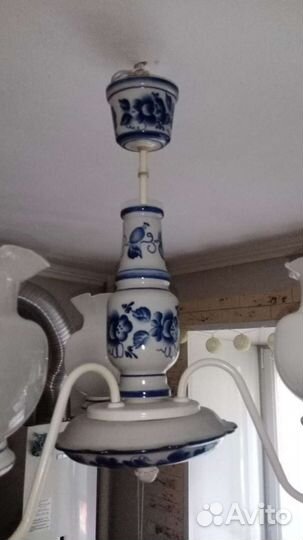 Очаровательная люстра Гжель