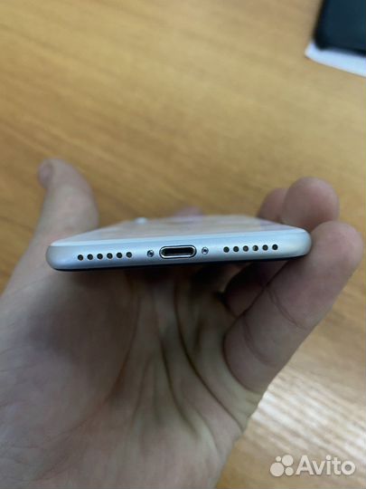 Телефон iPhone se 2020