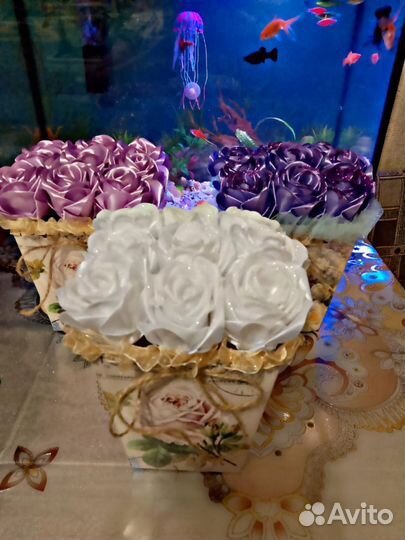 Розы из атласных лент