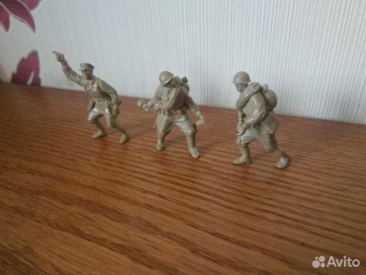 Набор солдатиков с техникой