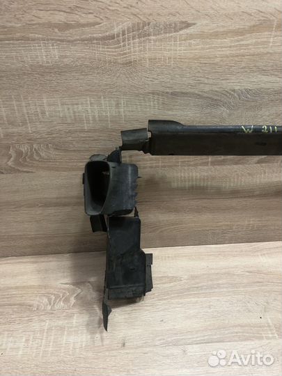 Воздуховод радиатора Mercedes E-Class W211