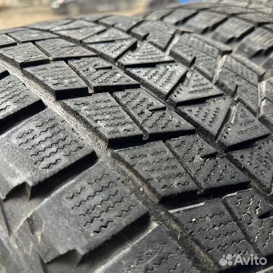 Bridgestone Blizzak DM-V1 275/55 R20 111R