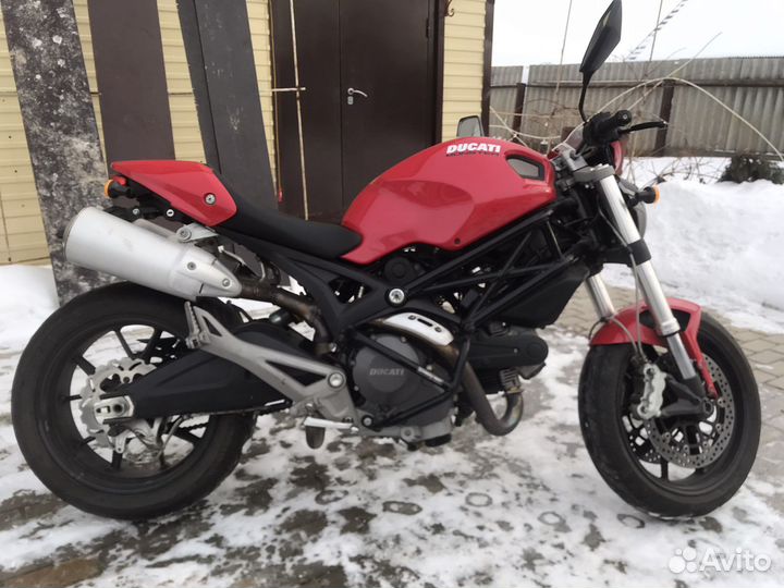 Ducati Monster 696