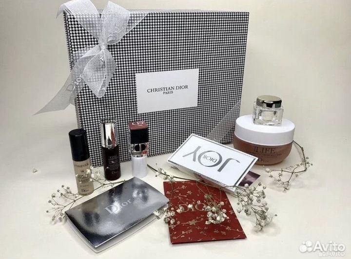 Подарочные наборы косметики Dior