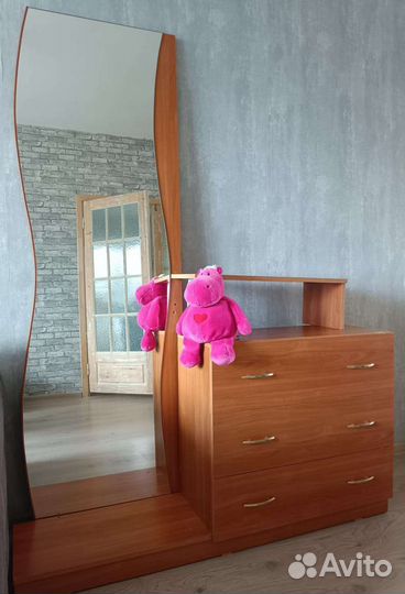 Зеркало с тумбой