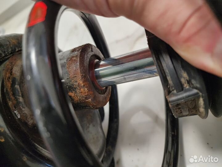 Амортизаторы передние Volvo S40 II в сборе