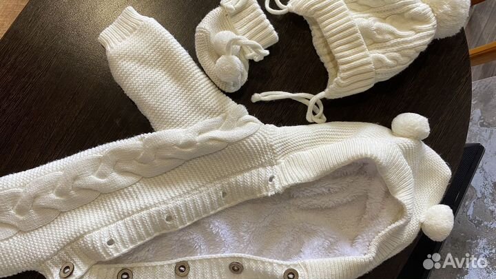 Вязанный комбинезон для новорожденного